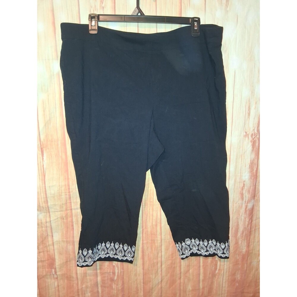 CJ Banks Black Straight Leg Pull-on Capri Pants White Embroidered Sz 24W